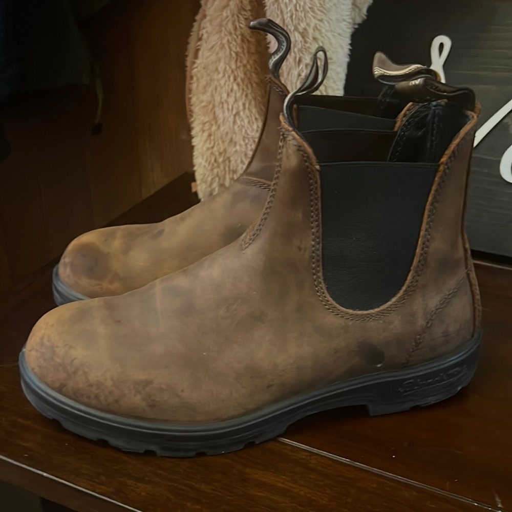 Blundstone brown boots in good/excellent condition.